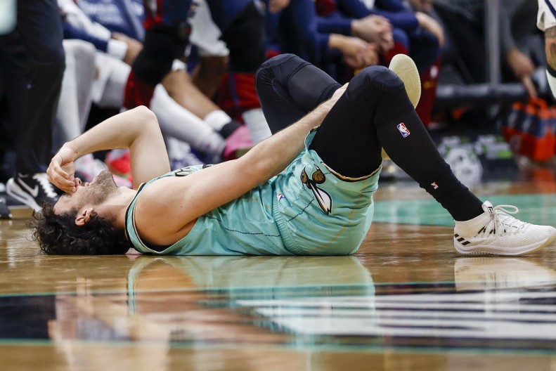 UZNEMIRUJUĆI SNIMAK Jeziva povreda Vase Micića: Jokić u neverici posmatrao nemile scene (VIDEO)