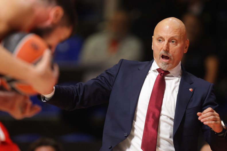 OBRADOVIĆ DIGAO GLAS Pobesneo, pa napustio konferenciju