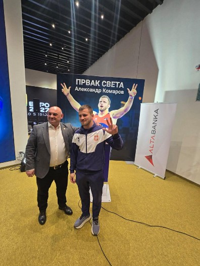 OVA GODINA NIJE MOGLA DA SE ZAVRŠI LEPŠE Komarov najbolji rvač Srbije i sveta uz poruku: Hoću medalju u Los Anđelesu (VIDEO)