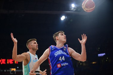 OVAJ DEČKO JE HEROJ Nikola Topić posle hemoterapije već na terenu (VIDEO)