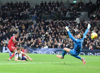 REDSI SLAVILI U GOSTIMA Liverpul nadigrao Totehnem u Premijer ligi