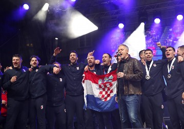 VELIKI SKANDAL U ZAGREBU Hrvatski rukometaši slavili uz Tompsonovu ratnu pesmu (VIDEO)