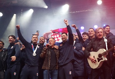 BRUKA HRVATA Masovno podržavaju čoveka koji slavi ubijanje Srba