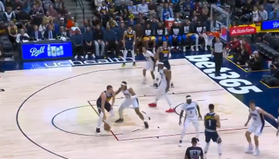 JOKIĆEVA MAGIJA Dodavanje, bez gledanja, podiglo celu NBA ligu na noge