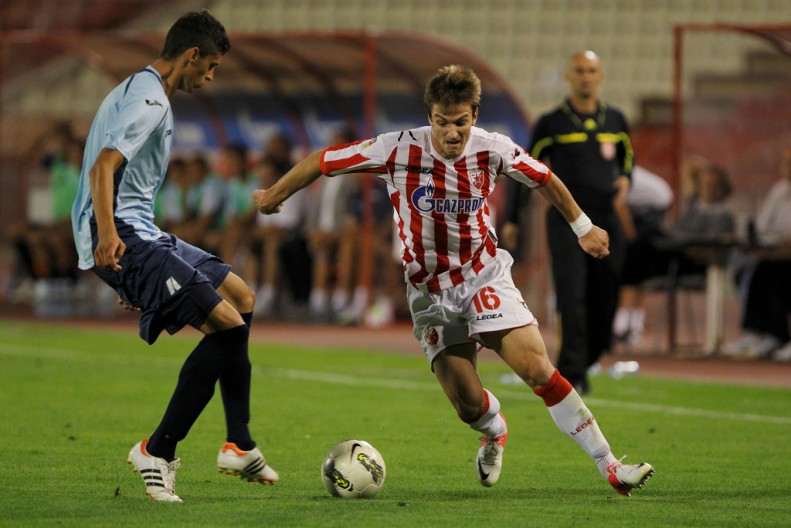 NA "MARAKANU" DOLAZIO JUGOM, OPLJAČKALI GA U ALBANIJI, A "DELIJE" GA OBOŽAVAJU Gde je sada nekadašnji reprezentativac Srbije koga "zvezdaši" pamte zbog "onog" gola?