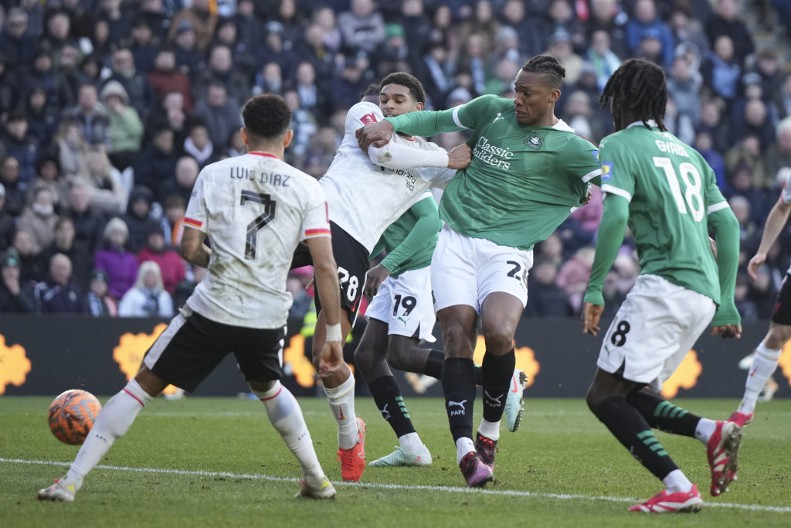 NEĆE MOĆI DA KAŽU OSVOJILI SU SVE Plimut šokirao Liverpul po zamislima iz Bosne i Hercegovine