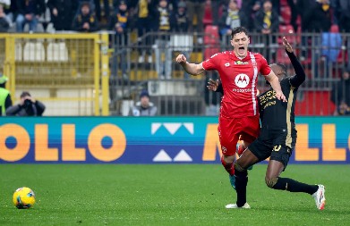 ZVEZDA I LEKOVIĆ NA IGLAMA Boketi izgubio podršku, Monca postavlja legendu za novog trenera