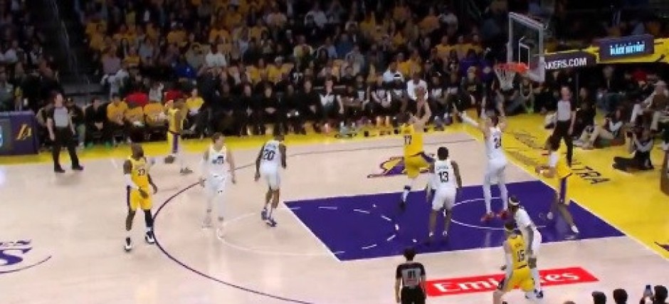 BIĆE OVO TOTALNO LUDILO Dončić debitovao za Lejkerse, odmah je digao sve na noge (VIDEO)