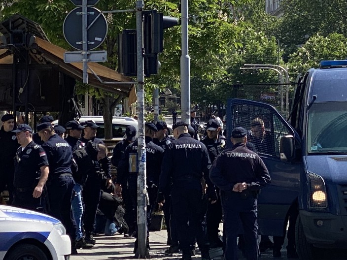 UŽASNE SCENE U MOSTARU Navijači Zrinjskog uleteli na teren i pretukli igrače Veleža (VIDEO)