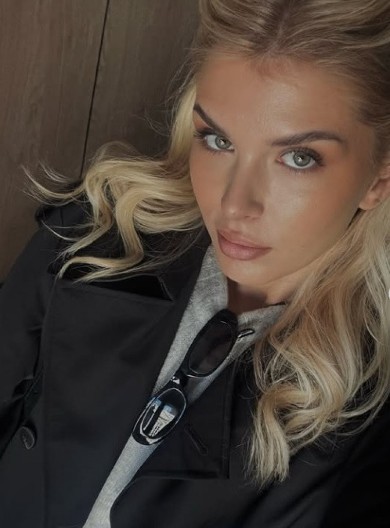 LEPA PLAVUŠA OSVOJILA NAJBOLJEG PARTIZANOVCA Anja blista u njegovom zagrljaju