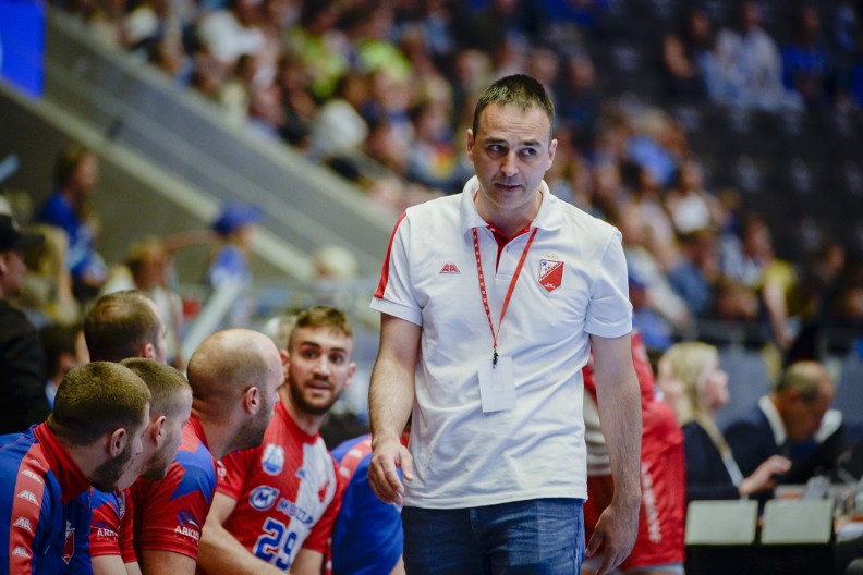 ŠOK U NOVOM SADU Bivši selektor Srbije podneo ostavku