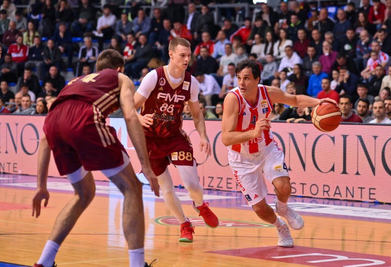 NEUGODNE SU KANDŽE TIH "PANTERA" Zvezda se probila do finala Kupa Koraća, jeziva povreda Kuzmića bacila sve u senku