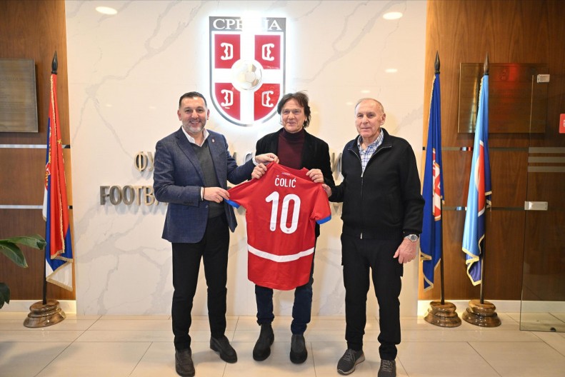 NEOBIČAN GOST Zdravko Čolić u poseti Fudbalskom savezu Srbije