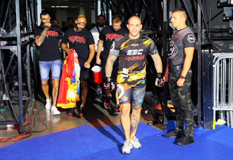 VASO BAKOČEVIĆ ZAVRŠIO KARIJERU Dobio ozbiljne batine pa poručio: Nema šanse više da glumim budalu (VIDEO)