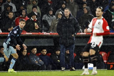 LUKOVIĆ OSTAO BEZ TRENERA Legendarni Van Persi napravio veliki korak napred