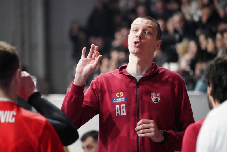 TROFEJ ZA NAVIJAČE I SVE BRĐOVIĆE Već na početku trenerske karijere mladi trener Radničkog iz Kragujevca  krenuo stopama slavnog oca