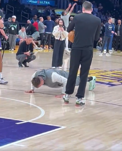 NISU SAMO SKLEKOVI Dončić izabrao ovu Cecinu pesmu da isproziva čoveka koji ga je trejdovao (VIDEO)