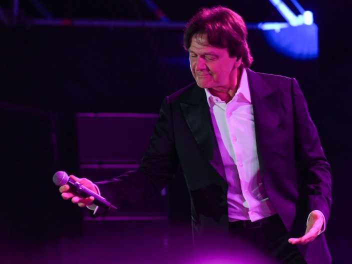 ČOLA ODUŠEVIO "ZVEZDAŠE" Zdrako Čolić zapevao čuvenu pesmu na proslavi 80 godina crveno-belih (VIDEO)