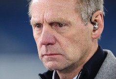 AVION MORAO PRINUDNO DA SLETI Slavnom engleskom fudbaleru pozlilo usred leta