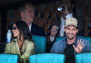 MUŠKARCI NE ZNAJU GDE PRE DA GLEDAJU Mesijeva žena objavila sliku sa "srpskom snajkom", usijale se društvene mreže (FOTO)