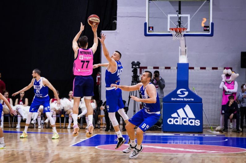LUDNICA U ABA LIGI Petrović trojkom u poslednjoj sekundi srušio Zadar (VIDEO)