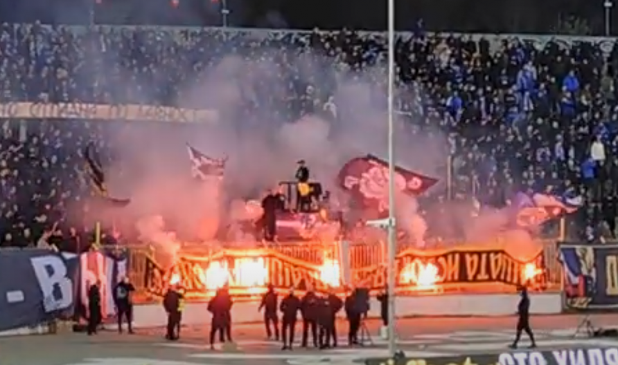 POTPUNI KOLAPS U KOMŠILUKU Srbin gledao kako huligani divljaju, snimak sve ostavio u šoku (VIDEO)