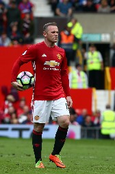 SRAMAN POTEZ Legendarni fudbaler se propisno obrukao, prolaznici ostali u šoku (FOTO)