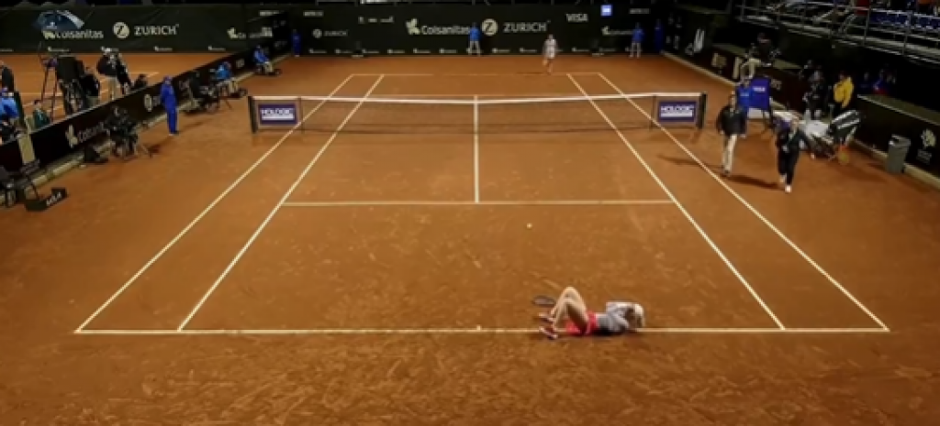 JEZIVA SCENA Teniserka sa osam prstiju se srušila tokom meča (VIDEO)
