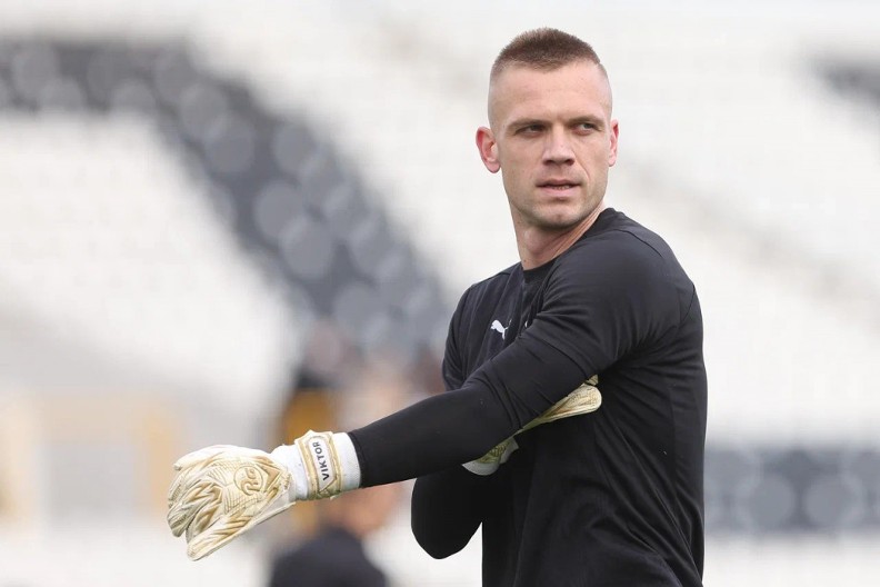 TOTALNI HAOS U HUMSKOJ Degenek i Jovanović u žestokom klinču: Bivši igrač Zvezde u sukobu sa "grobarima"