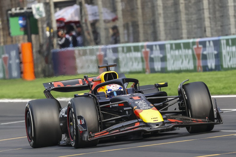 Maks Ferstapen osvojio pol poziciju za trku Velike nagrade Japana