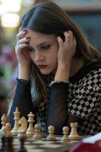 SRBIJA BLIZU ISTORIJE Teodora Injac u vrhu na Evropskom prvenstvu, još tri kola je dele do zlata