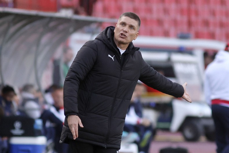 DA GA LOPTA NIJE POGODILA U RUKU... Blagojević utučen posle poraza u derbiju