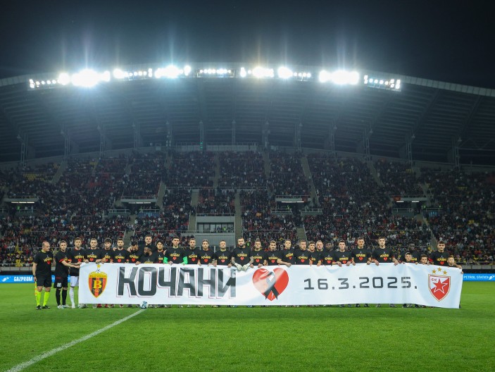 VEČE PUNO EMOCIJA U SKOPLJU Zvezda i Vardar igrali za žrtve tragedije u Kočanima, rezultat ostao u drugom planu