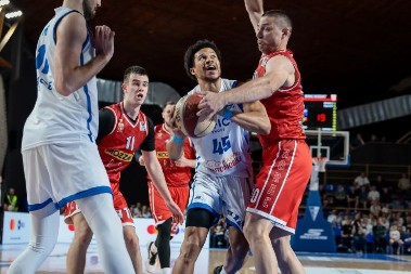 SUBOTIČANI SVE BLIŽI PLEJ-OFU Spartak srušio i Borac