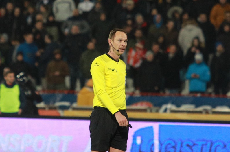 SKANDAL NA KROVU Srđan Jovanović morao da prekine meč