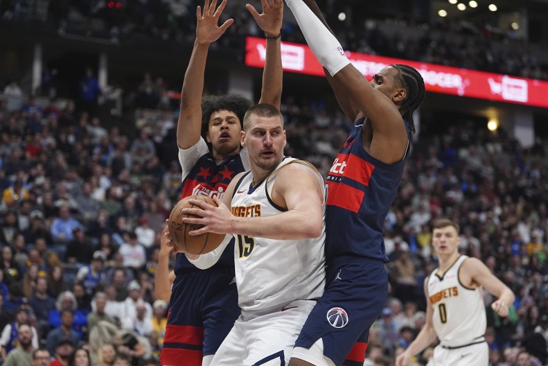 MONSTRUOZNA PARTIJA JOKIĆA NIJE BILA DOVOLJNA Najgori tim u ligi šokirao Denver