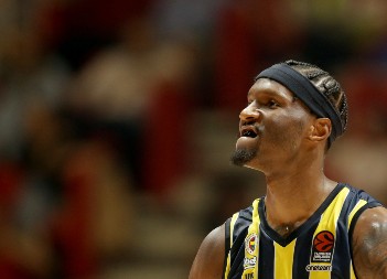 LUDNICA U ISTANBULU Gudurić asistirao, Hejs Dejvis srušio Pariz u poslednjoj sekundi za radost Zvezde i Partizana (VIDEO)