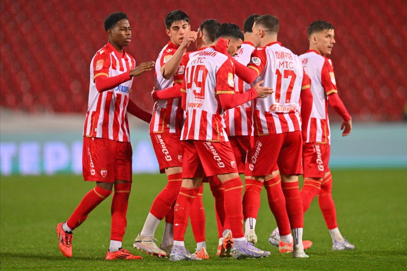 PLJUŠTALO JE U BEOGRADU, PLJUŠTALO JE I NA MARAKANI Zvezda u nestvarnoj utakmici preslišala OFK Beograd za četvrtfinale Kupa Srbije