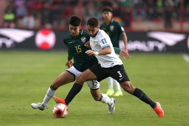 ŠOKANTNA SCENA Ovako nešto nije viđeno na fudbalskim terenima: Hitno napustio meč jer nije mogao da diše (VIDEO)