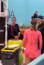 SRPKINJA U CENTRU TENISKOG HAOSA Rivlaka je napala na mreži: Nije fer to što si radila