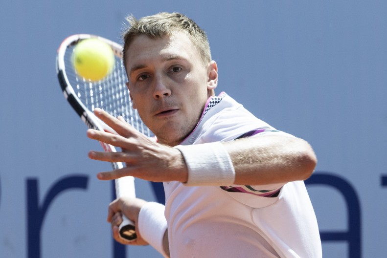 HAMAD NIJE IMAO SNAGE ZA PREOKRET Međedović lomio reket, preživljavao pakao, pa posle trilera izgubio u Madridu