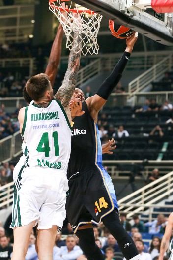 MVP NA STARTU PLEJ-OFA Razbio Efes, pa osvojio prestižnu nagradu