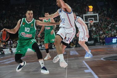 NEMOGUĆE Slukas postigao trojku kakva do sada nije viđena u Evroligi (VIDEO)