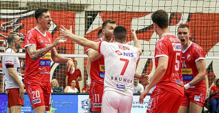 SRBIJA JOŠ ČEKA ŠAMPIONA Odbojkaši Vojvodine pobedili u Kragujevcu i ostali u igri