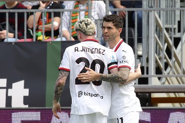 "ROSONERI" SE PROVUKLI KROZ VENECIJANSKE KANALE Jović se povredio na zagrevanju, njegova zamena postigla gol za overu pobede