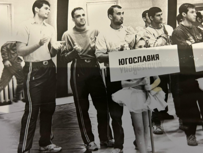 PRE TRI DECENIJE DRID PONOSNO BRANIO BOJE NAŠE ZEMLJE Ova fotografija je dokaz Patrikove ljubavi prema otadžbini