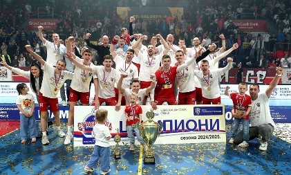 KRAGUJEVČANI TREĆI PUT ŠAMPIONI SRBIJE U maratonskom finalu, Radnički u petoj utakmici iskoristio prednost domaćeg terena i savladao Vojvodinu