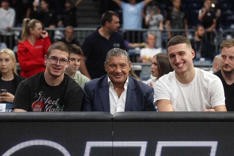 VIP GOSTI Zvezdaši Jović i Đurišić gledaju Partizan - Mega