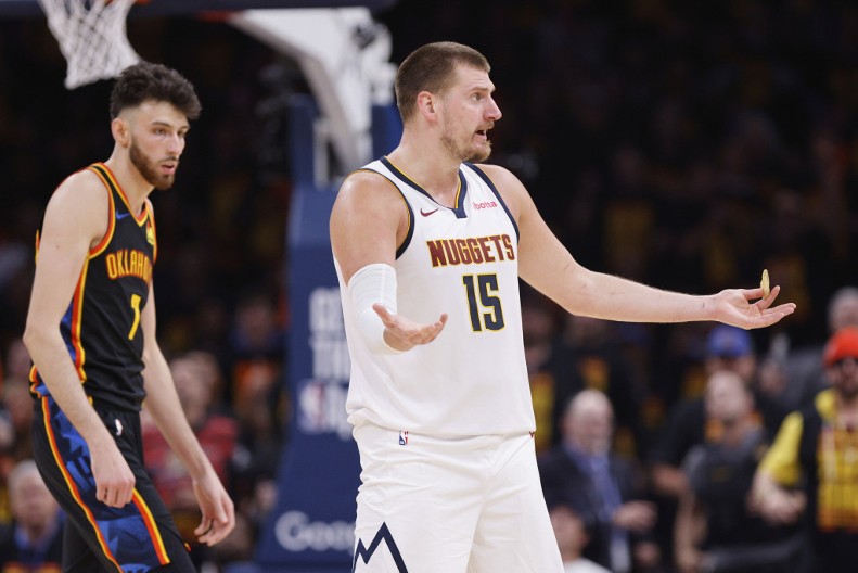 JOKIĆ GLEDA I NE VERUJE Srbin ostao u šoku posle ove sudijske odluke (VIDEO)