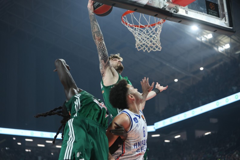 OSMAN ODVEO PAO NA FAJNAL-FOR Grci ispustili 23 razlike protiv Efesa, pa u drami izborili pobedu